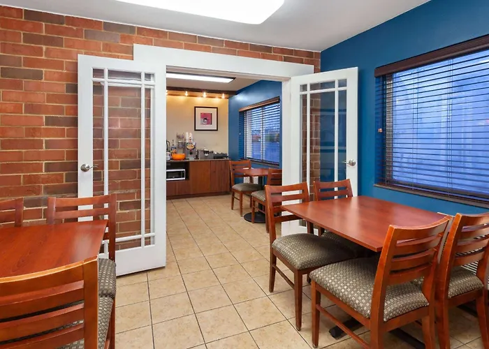 Days Inn By Wyndham Rockford I-90 Casino District