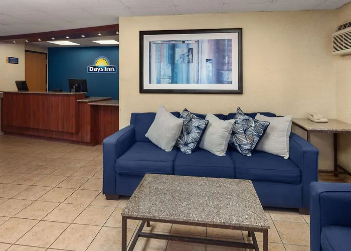 Days Inn By Wyndham Rockford I-90 Casino District