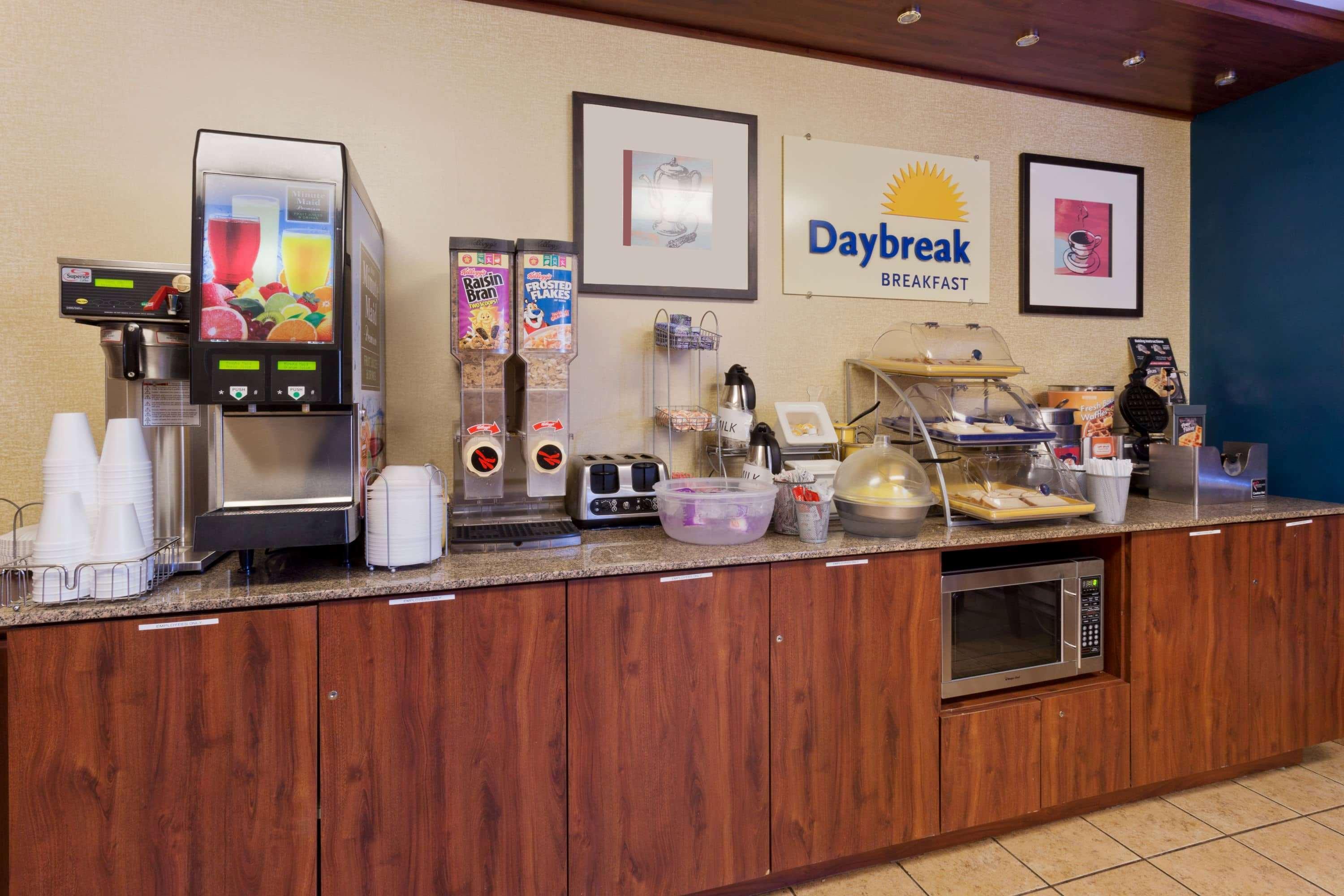 Days By Wyndham I-90 Casino District Rockford