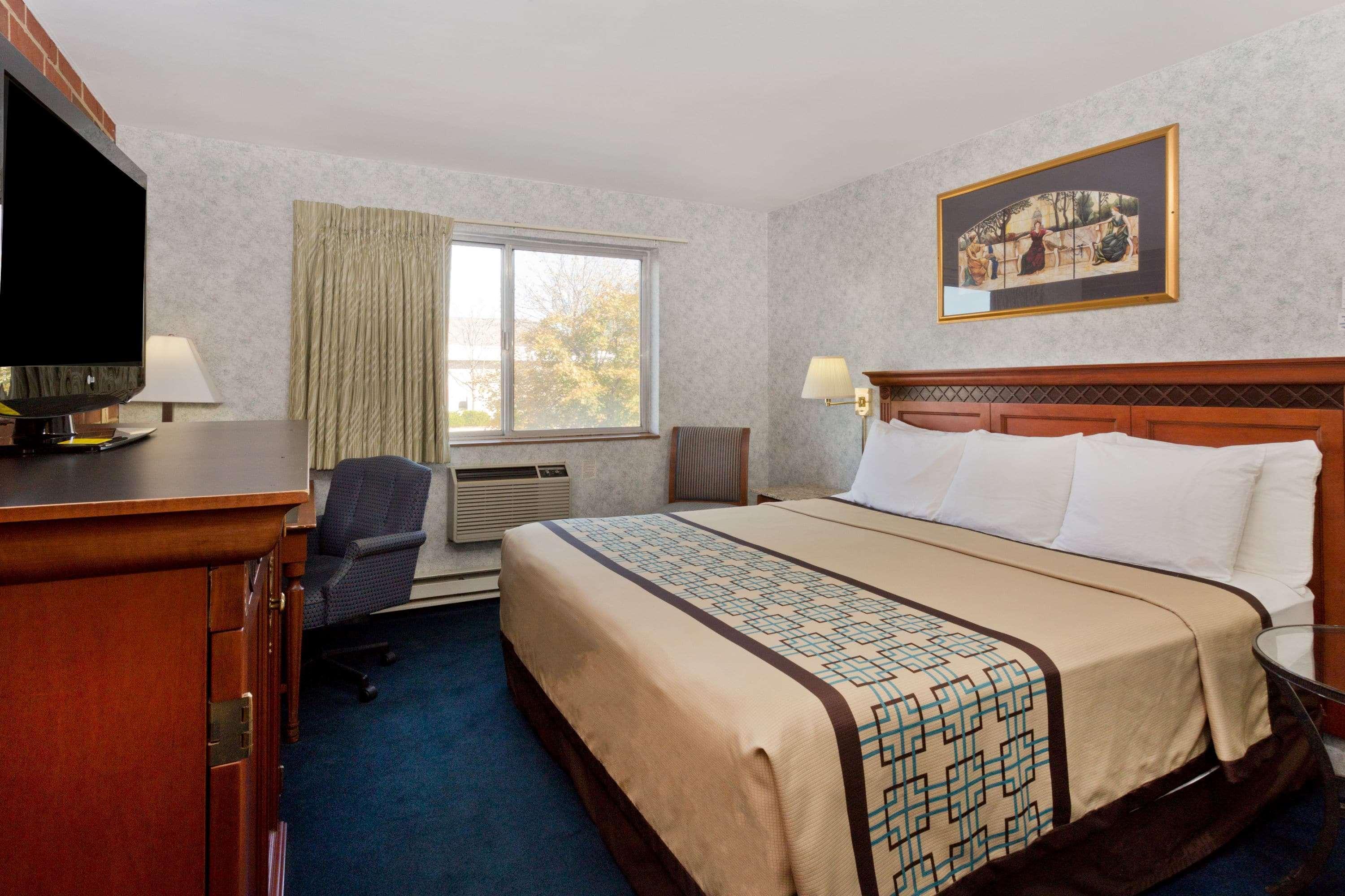 Days By Wyndham I-90 Casino District * Rockford