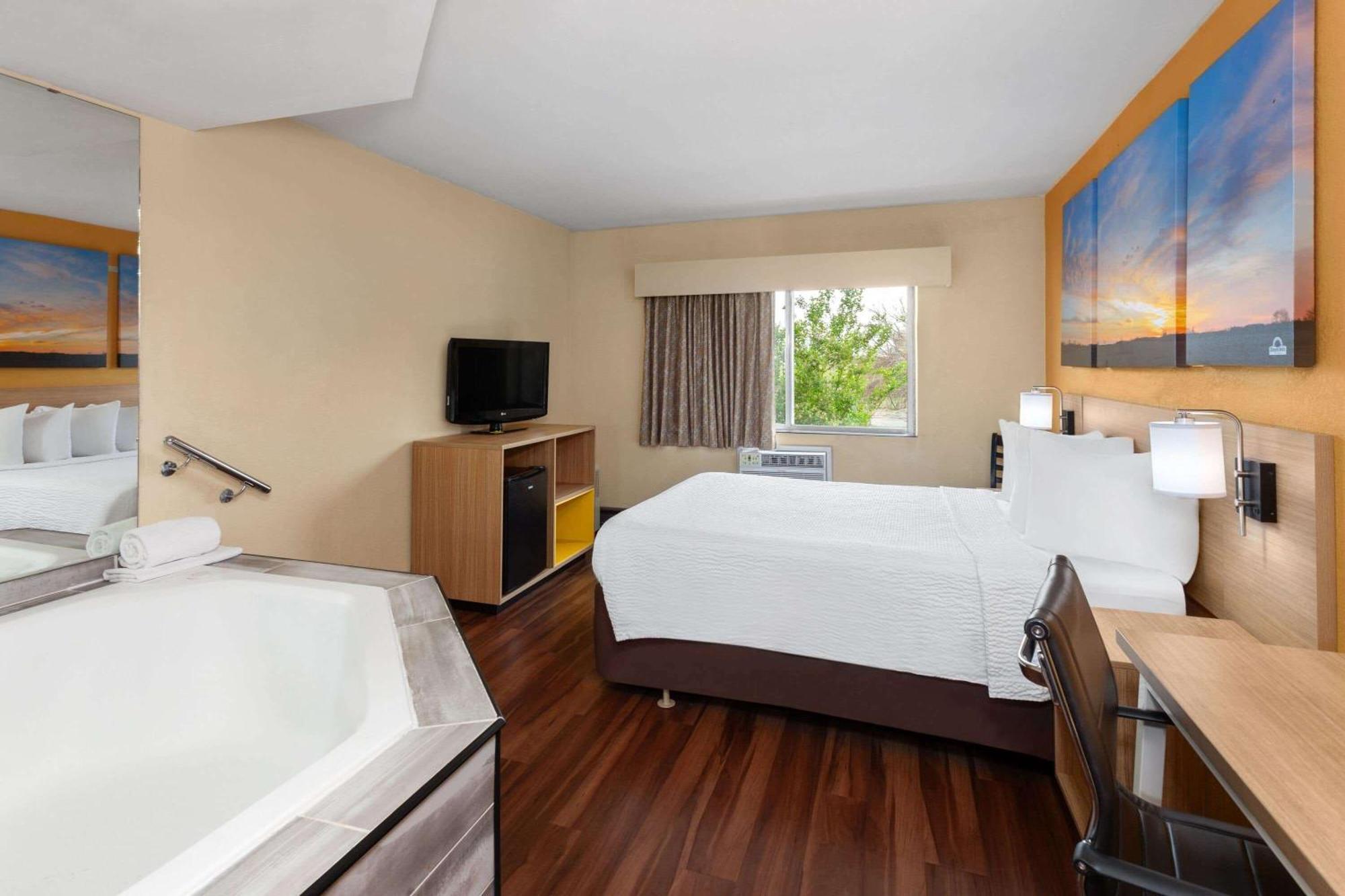 Hotel Days By Wyndham I-90 Casino District Rockford