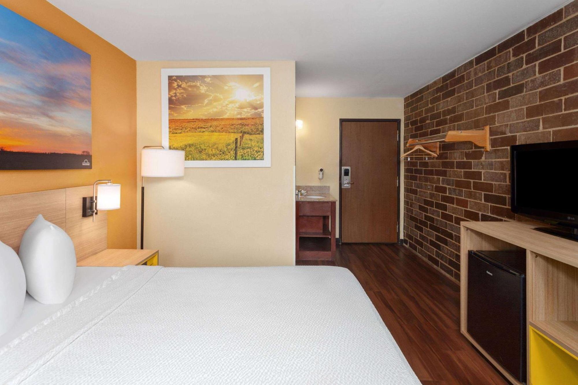Hotel Days By Wyndham I-90 Casino District *