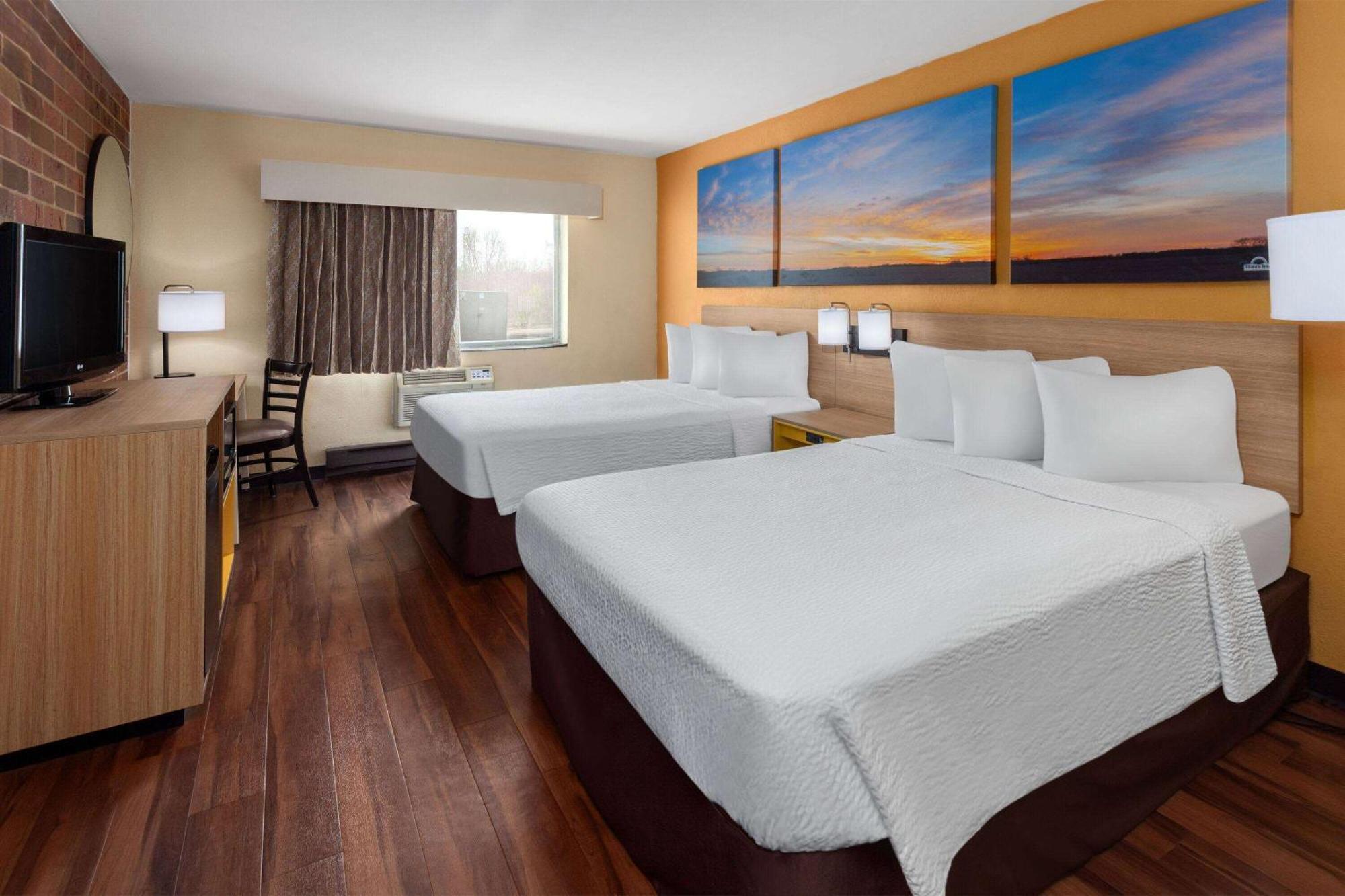 Days By Wyndham I-90 Casino District Rockford