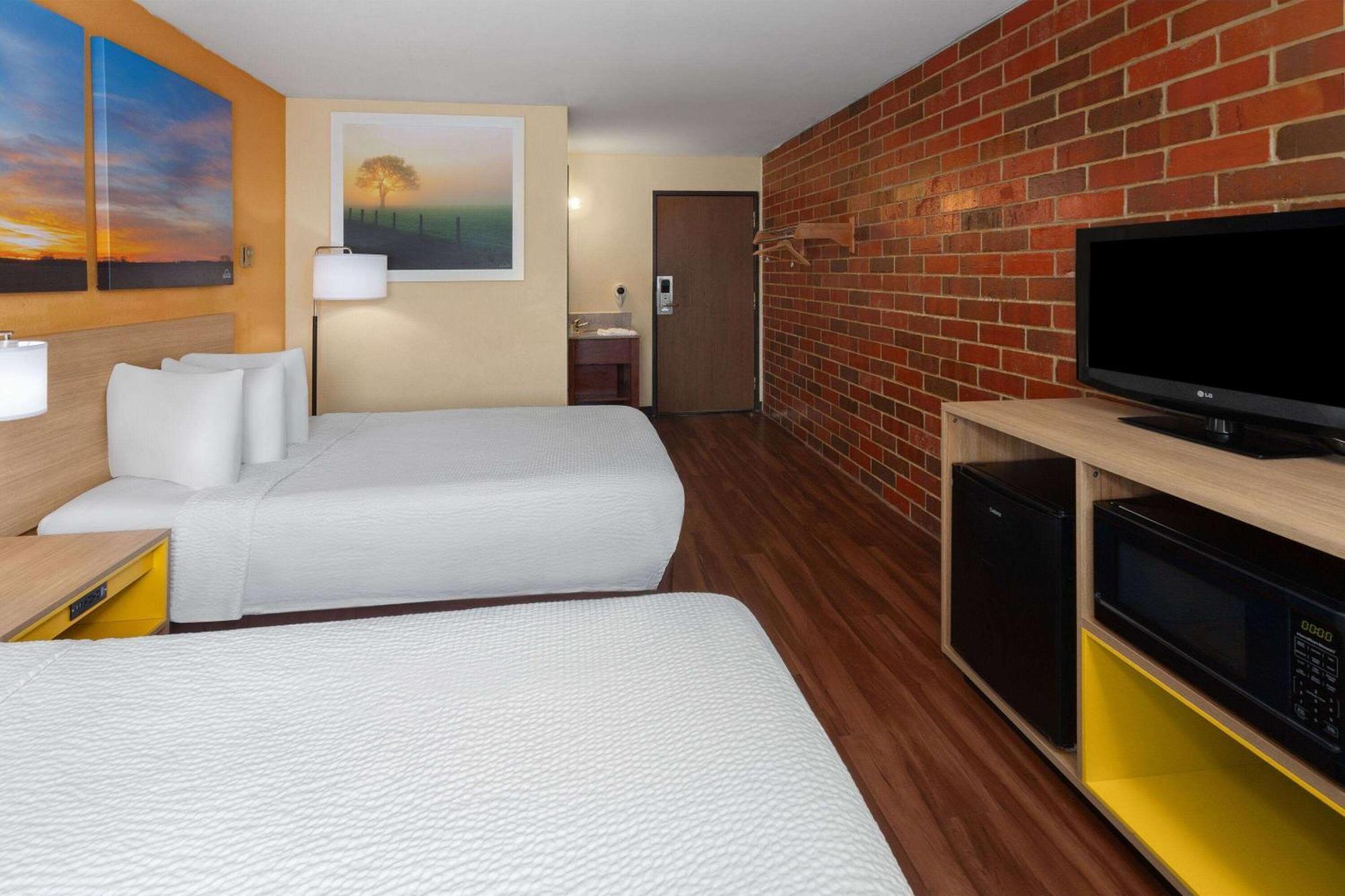 Hotel Days By Wyndham I-90 Casino District Rockford